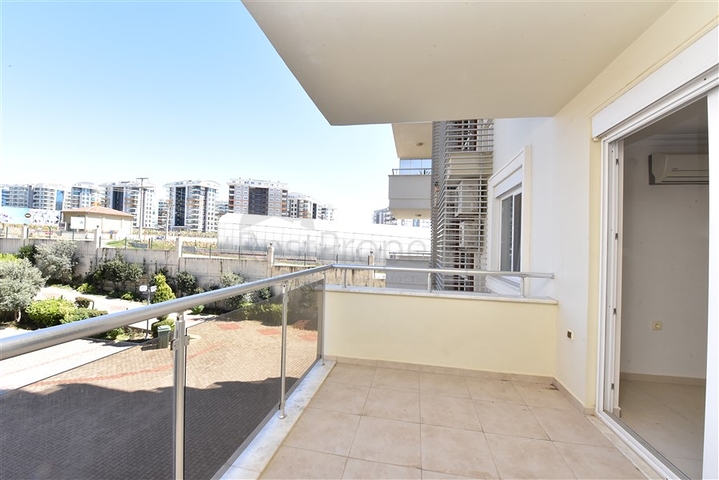 سعر منافس - شقة 1 غرفة وصالة -ضمن محمع 5 نجوم - في افسلار / الانيا 