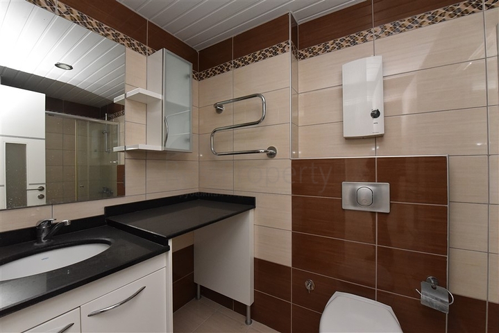 سعر منافس - شقة 1 غرفة وصالة -ضمن محمع 5 نجوم - في افسلار / الانيا 