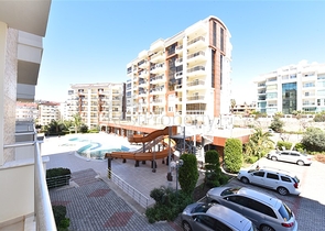 سعر منافس - شقة 1 غرفة وصالة -ضمن محمع 5 نجوم - في افسلار / الانيا 