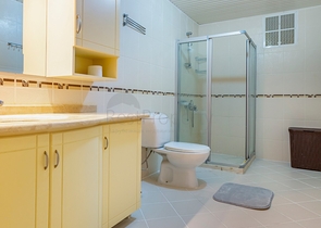 اطلالة بحر - شقة عائلية واسعة - غرفتين وصالة -مهموتلار / الانيا 