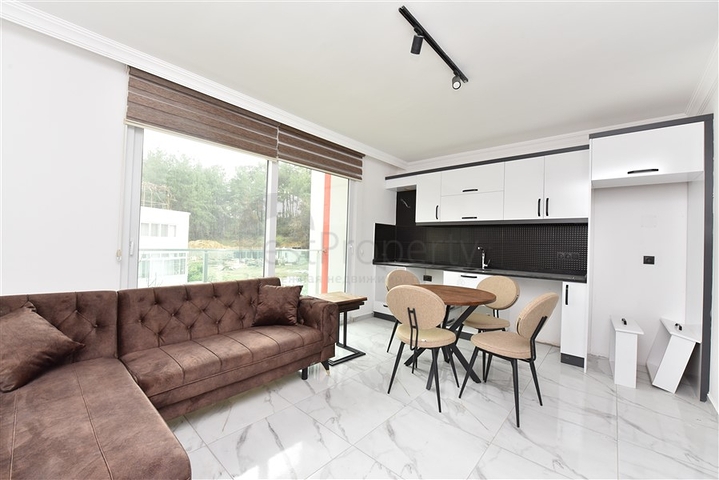 سعر مناسب-شقة غرفة وصالة ضمن مجمع حديث - افسلار / الانيا 