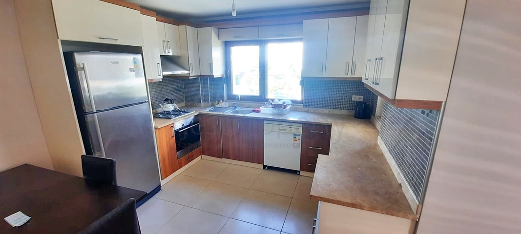 شقة 2 + 1 على مسافة قريبة من البحر في أنطاليا