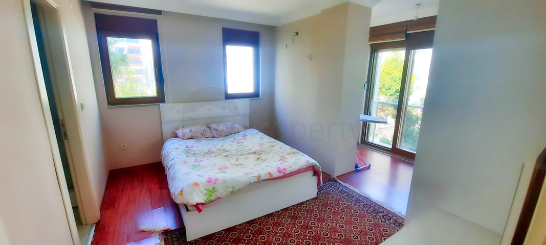 شقة 2 + 1 على مسافة قريبة من البحر في أنطاليا