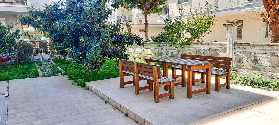 شقة 2 + 1 على مسافة قريبة من البحر في أنطاليا