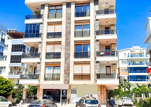 شقة 2 + 1 على مسافة قريبة من البحر في أنطاليا