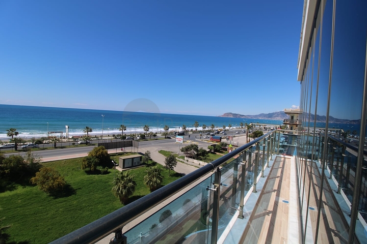 اطلالة بحرية ساحرة -مجمع فاخر اول صف على البحر - شقة غرفة وصالة واسعة - الانيا 