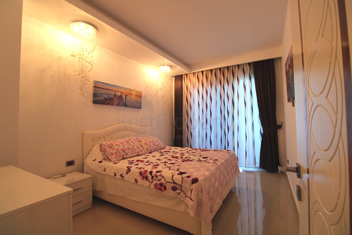 اطلالة بحرية ساحرة -مجمع فاخر اول صف على البحر - شقة غرفة وصالة واسعة - الانيا 