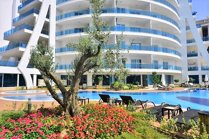 اطلالة بحرية ساحرة -مجمع فاخر اول صف على البحر - شقة غرفة وصالة واسعة - الانيا 