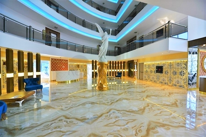 اطلالة بحرية ساحرة -مجمع فاخر اول صف على البحر - شقة غرفة وصالة واسعة - الانيا 