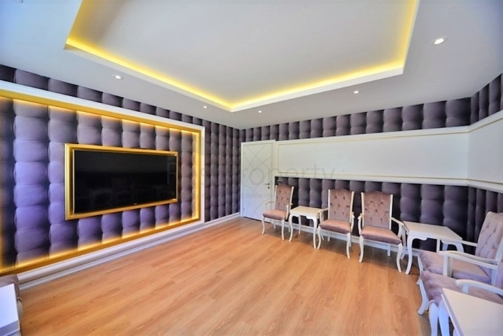 اطلالة بحرية ساحرة -مجمع فاخر اول صف على البحر - شقة غرفة وصالة واسعة - الانيا 