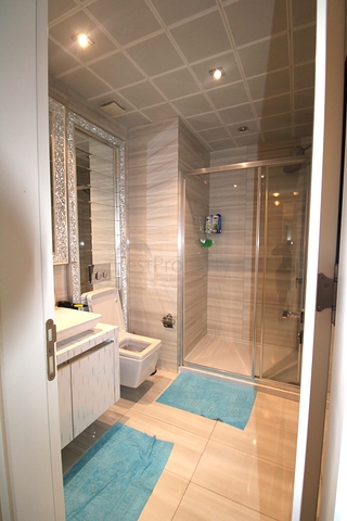 اطلالة بحرية ساحرة -مجمع فاخر اول صف على البحر - شقة غرفة وصالة واسعة - الانيا 