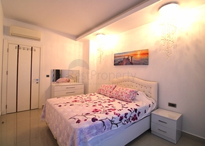 اطلالة بحرية ساحرة -مجمع فاخر اول صف على البحر - شقة غرفة وصالة واسعة - الانيا 