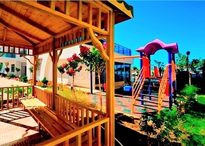 اطلالة بحرية ساحرة -مجمع فاخر اول صف على البحر - شقة غرفة وصالة واسعة - الانيا 