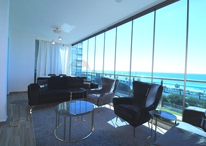 اطلالة بحرية ساحرة -مجمع فاخر اول صف على البحر - شقة غرفة وصالة واسعة - الانيا 