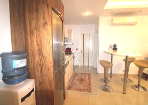 اطلالة بحرية ساحرة -مجمع فاخر اول صف على البحر - شقة غرفة وصالة واسعة - الانيا 