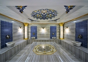 اطلالة بحرية ساحرة -مجمع فاخر اول صف على البحر - شقة غرفة وصالة واسعة - الانيا 