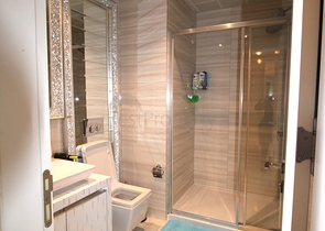 اطلالة بحرية ساحرة -مجمع فاخر اول صف على البحر - شقة غرفة وصالة واسعة - الانيا 