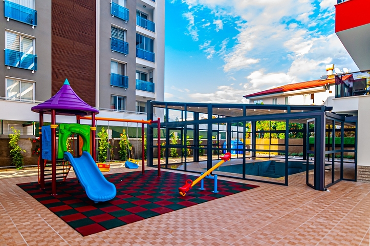 قريب من البحر -  وضمن مجمع انيق - شقة 2 غرفة وصالة - كاستل / الانيا 