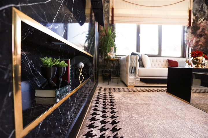 قريب من البحر -  وضمن مجمع انيق - شقة 2 غرفة وصالة - كاستل / الانيا 