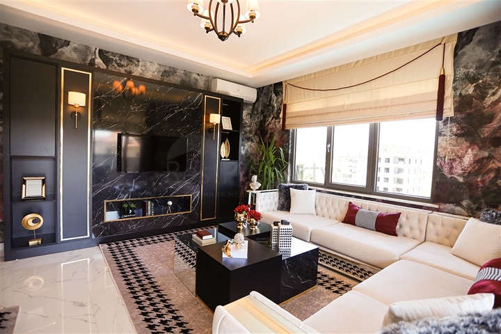 قريب من البحر -  وضمن مجمع انيق - شقة 2 غرفة وصالة - كاستل / الانيا 