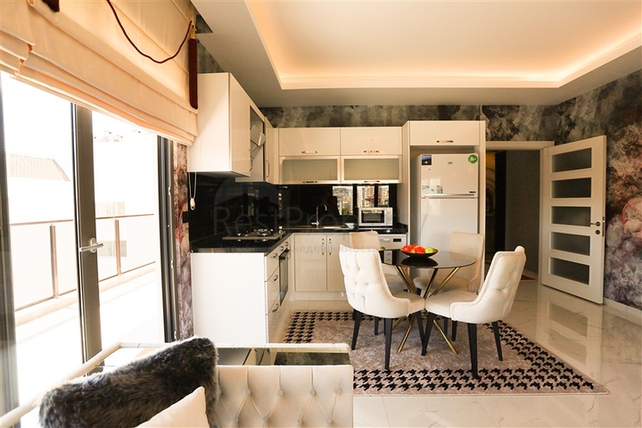 قريب من البحر -  وضمن مجمع انيق - شقة 2 غرفة وصالة - كاستل / الانيا 