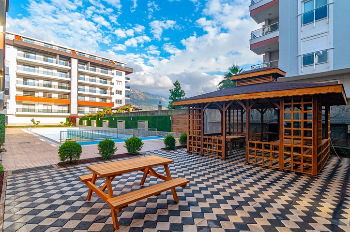 قريب من البحر -  وضمن مجمع انيق - شقة 2 غرفة وصالة - كاستل / الانيا 