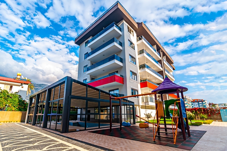 قريب من البحر -  وضمن مجمع انيق - شقة 2 غرفة وصالة - كاستل / الانيا 