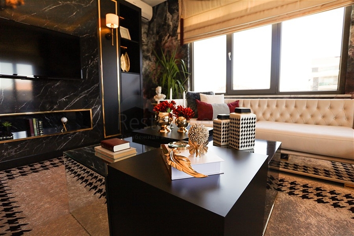 قريب من البحر -  وضمن مجمع انيق - شقة 2 غرفة وصالة - كاستل / الانيا 