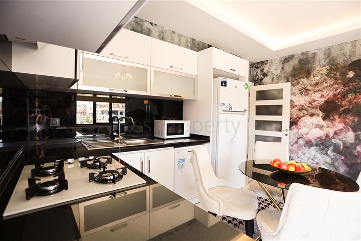 قريب من البحر -  وضمن مجمع انيق - شقة 2 غرفة وصالة - كاستل / الانيا 