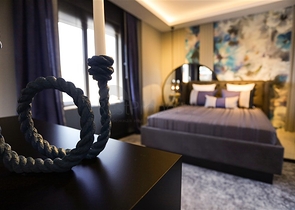 قريب من البحر -  وضمن مجمع انيق - شقة 2 غرفة وصالة - كاستل / الانيا 