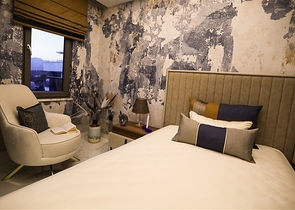 قريب من البحر -  وضمن مجمع انيق - شقة 2 غرفة وصالة - كاستل / الانيا 