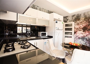 قريب من البحر -  وضمن مجمع انيق - شقة 2 غرفة وصالة - كاستل / الانيا 