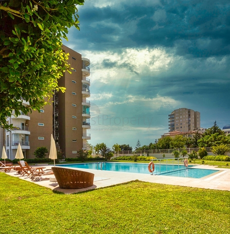 شقة 3 + 1 مطلة على البحر في لارا أنطاليا