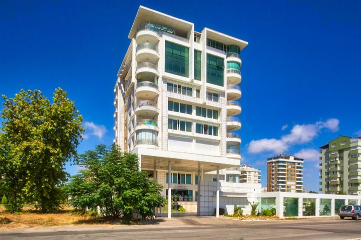 شقة 3 + 1 مطلة على البحر في لارا أنطاليا