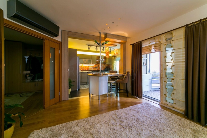 شقة 3 + 1 مطلة على البحر في لارا أنطاليا