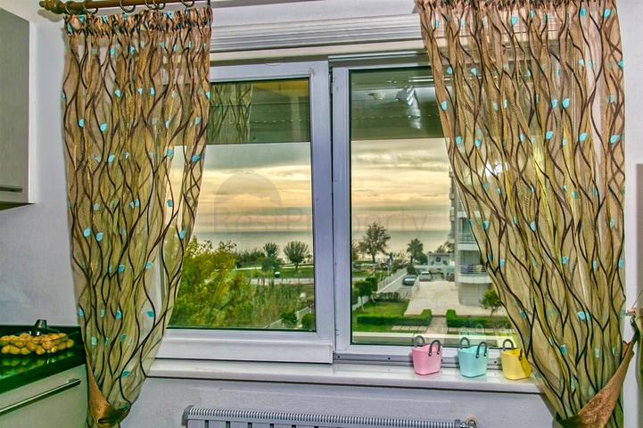 شقة 3 + 1 مطلة على البحر في لارا أنطاليا