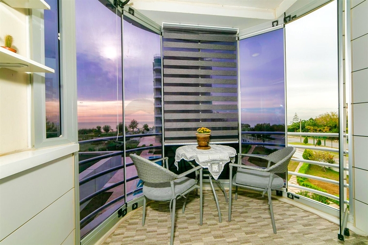 شقة 3 + 1 مطلة على البحر في لارا أنطاليا