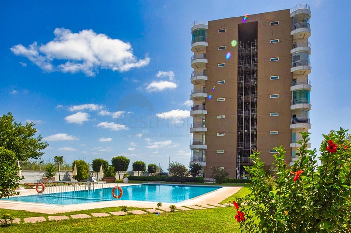 شقة 3 + 1 مطلة على البحر في لارا أنطاليا