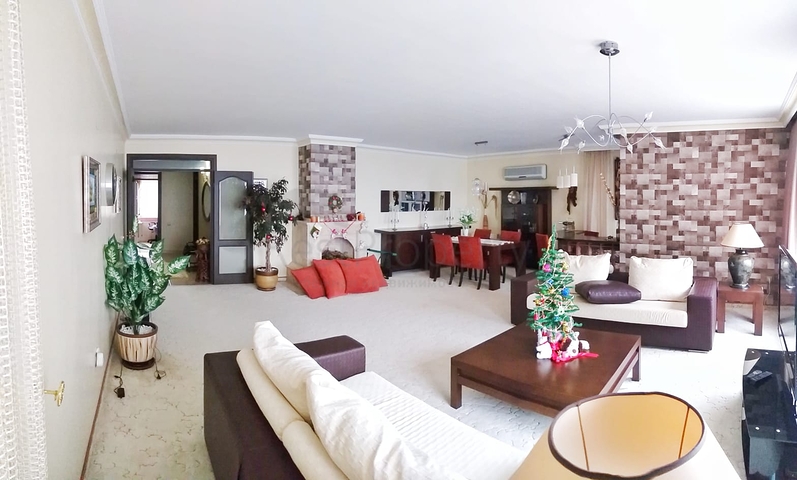 شقة 3 + 1 مطلة على البحر في لارا أنطاليا