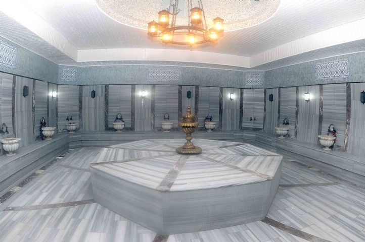 شقة عائلية واسعة - غرفتين وصالة - ضمن مجمع يضم كافة الخدمات -في مهموتلار / الانيا 