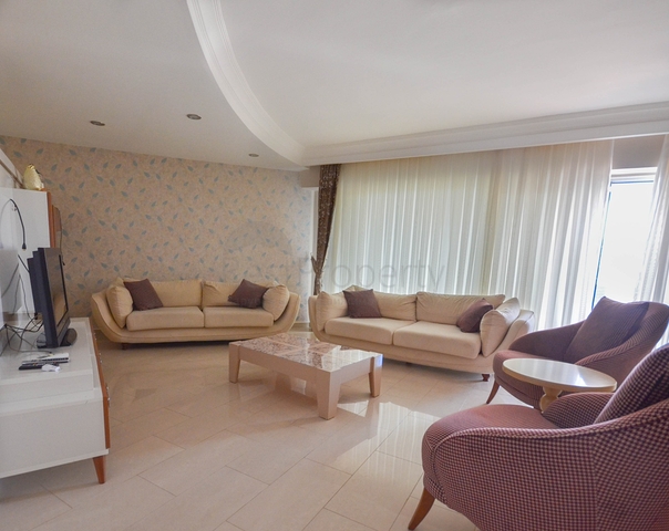 شقة عائلية واسعة - غرفتين وصالة - ضمن مجمع يضم كافة الخدمات -في مهموتلار / الانيا 