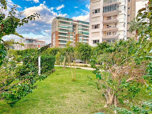 شقة فاخرة 4 + 1 تطل على البحر الأبيض المتوسط ​​في أنطاليا