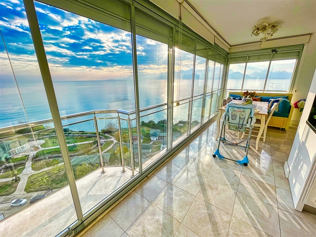 شقة فاخرة 4 + 1 تطل على البحر الأبيض المتوسط ​​في أنطاليا