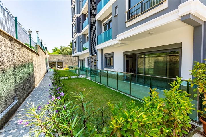 مجمع فاخر انيق -قريب من البحر - في افسلار / الانيا 