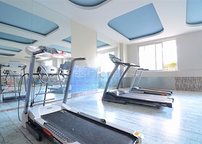 مجمع انيق -دوبلكس 2 غرفة وصالة - قريبة من البحر - في كاستل / الانيا 