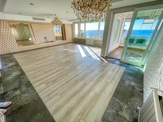 شقة فسيحة 3 + 1 مطلة على البحر الأبيض المتوسط ​​في لارا