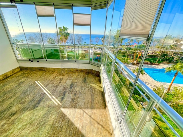 شقة فسيحة 3 + 1 مطلة على البحر الأبيض المتوسط ​​في لارا