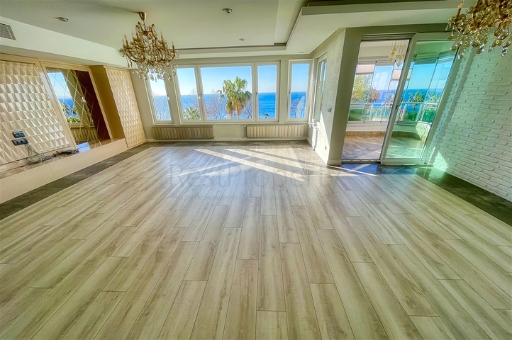 شقة فسيحة 3 + 1 مطلة على البحر الأبيض المتوسط ​​في لارا