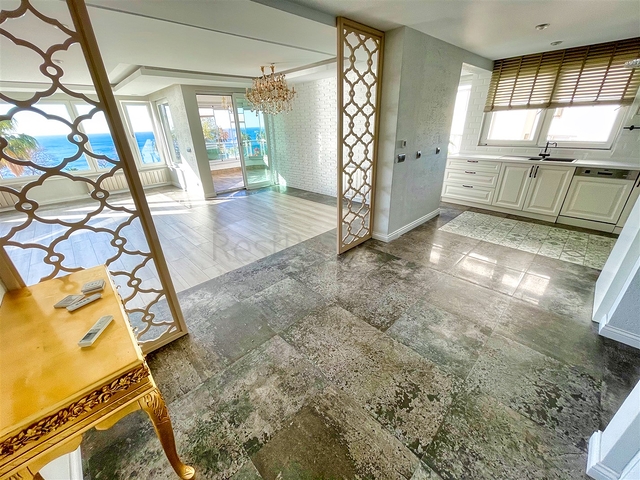 شقة فسيحة 3 + 1 مطلة على البحر الأبيض المتوسط ​​في لارا