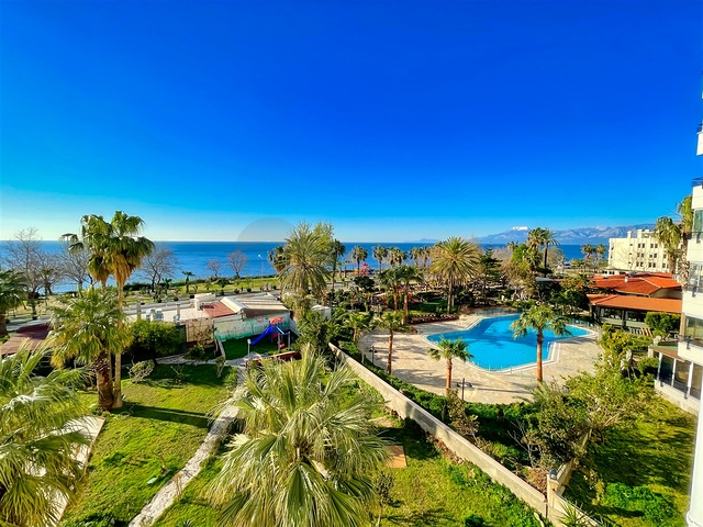 شقة فسيحة 3 + 1 مطلة على البحر الأبيض المتوسط ​​في لارا